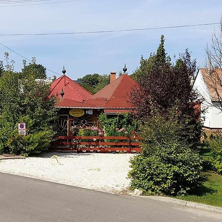 Gyoengyvirag Apartment Romhány Eksteriør billede