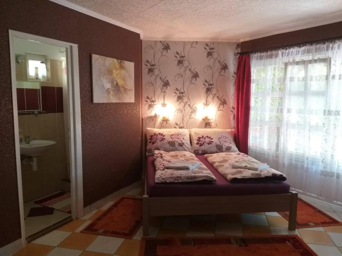 Gyoengyvirag Apartment Romhány Eksteriør billede