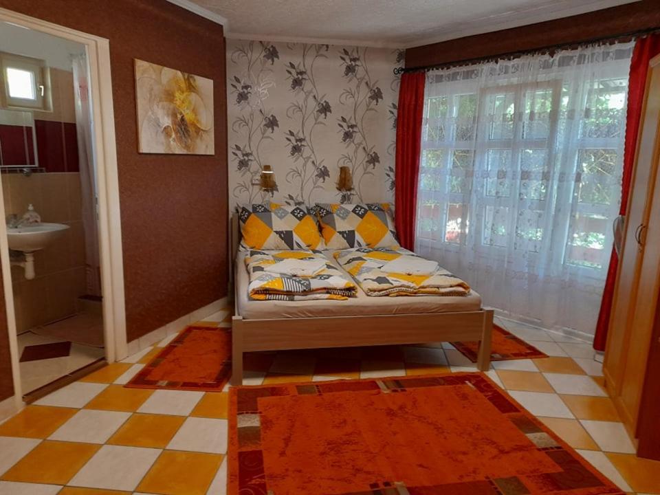 Gyoengyvirag Apartment Romhány Eksteriør billede