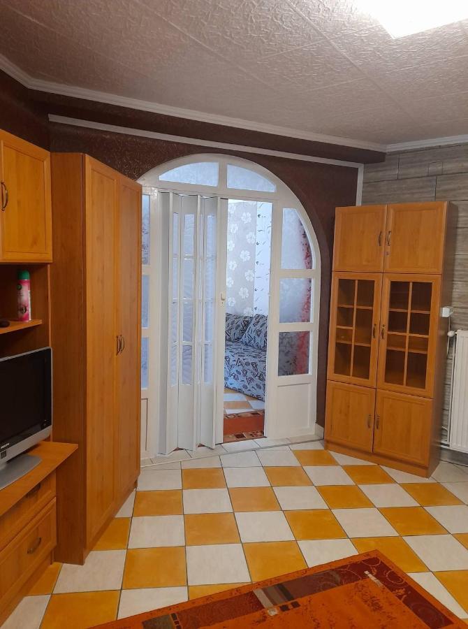 Gyoengyvirag Apartment Romhány Eksteriør billede