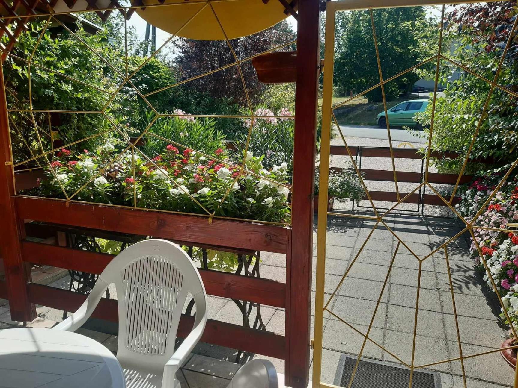 Gyoengyvirag Apartment Romhány Eksteriør billede